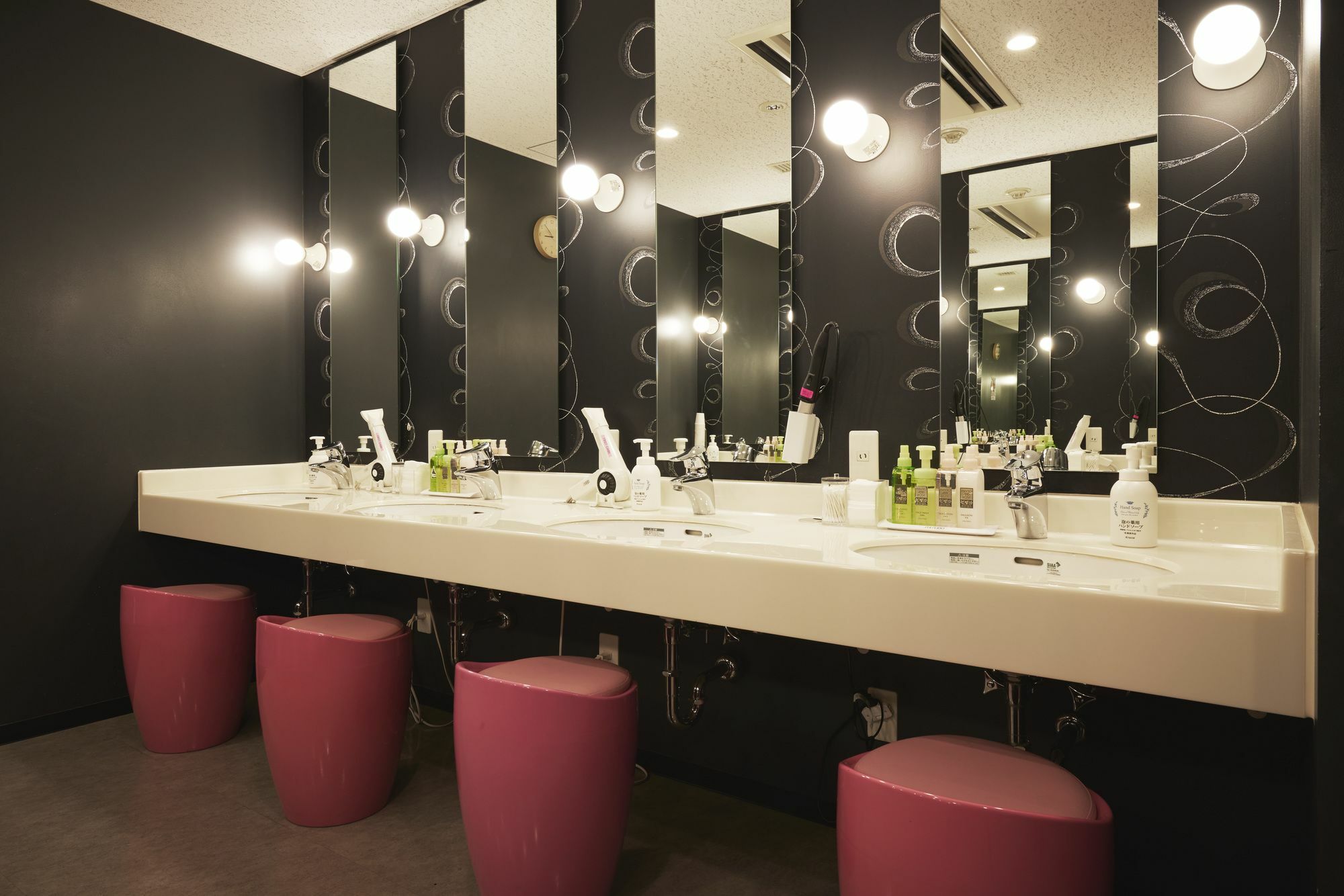First Cabin Akihabara Showa-Dori Токіо Екстер'єр фото